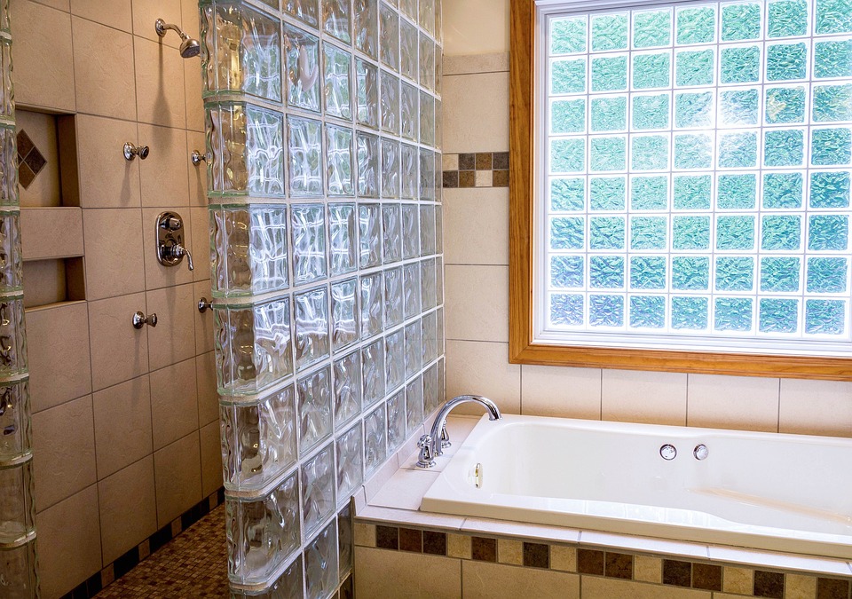 Mamparas de ducha con vidrios de colores